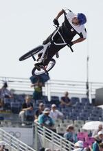 　男子ＢＭＸフリースタイル・パーク予選　演技する中村輪夢＝パリ（共同）
