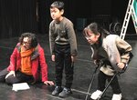 本番に向け稽古に励む出演者ら＝鳥取市鹿野町鹿野の鳥の劇場