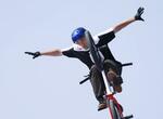 　男子ＢＭＸフリースタイル・パーク予選　演技する中村輪夢＝パリ（共同）