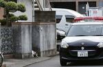 　遺体が見つかった住宅（左）＝３日、川崎市川崎区