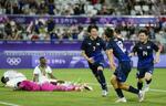 　日本―マリ　後半、決勝ゴールを決め、駆け出す山本（７）＝ボルドー（共同）
