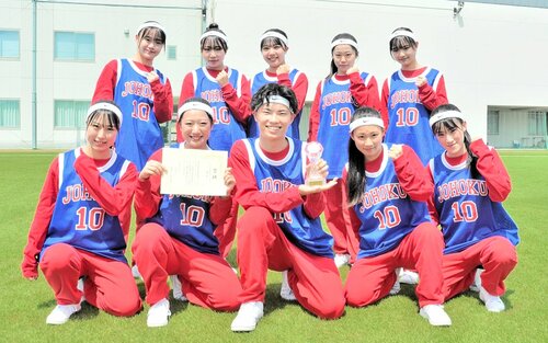 全国高校ダンスドリル選手権大会で３位に入った鳥取城北高ダンス部のチーム