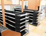 スーパーと鮮魚店の出店が決まり、１２日から営業を再開する関金ストア＝１日、倉吉市関金町大鳥居