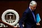 　フランス国民議会で、内閣の不信任決議案を巡り演説したバルニエ首相＝４日、パリ（ロイター＝共同）