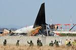 　韓国・務安国際空港で炎上した航空機＝２９日（共同）