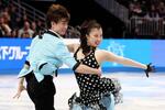 　アイスダンスＲＤ　演技する吉田唄菜（右）、森田真沙也組＝ボストン（共同）