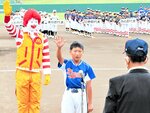 正々堂々と戦うことを誓う車尾スポ少の内田康貴主将＝どらドラパーク米子市民球場