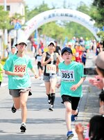 【ラストスパート】沿道の応援に励まされ最後の力を振り絞る