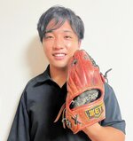 座右の銘「継続は力なり」の刺しゅうを施した高校時代のグラブを手に奮闘を誓う高橋峻也