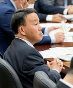 　衆院憲法審査会の衆院解散権の制限をテーマにした自由討議に臨む立憲民主党の谷田川元氏＝８日午前