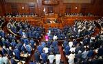 　年金制度改革法案を可決した衆院本会議＝３０日午後