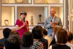 ２０周年記念パーティーで西原シェフ（右）と対談する岸本代表
