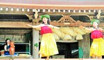 今出さんの演奏する楽器に合わせて踊るダンサー
