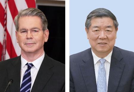　ベセント米財務長官（ゲッティ＝共同）、中国の何立峰副首相