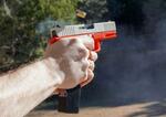 　３Ｄプリンターで製造された拳銃＝米テキサス州サンアントニオ近郊の射撃場（共同）
