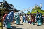 　能登半島最大の春祭り「青柏祭」の神事で、五穀豊穣を祈る神主ら＝４日午後、石川県七尾市の大地主神社