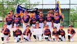２年連続３度目の優勝を飾った岸本・八郷＝南部球場