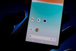 　グーグルの検索アプリなどが表示されるスマートフォンの画面
