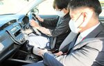 ＡＴ車を使った教習の様子＝３１日、鳥取市内の自動車学校