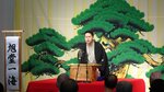観客を前に口演する一海さん（提供）
