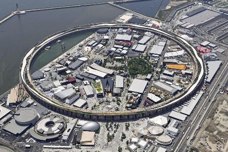 　大阪・関西万博の会場＝１３日、大阪市此花区の夢洲（共同通信社ヘリから）