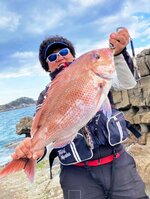 カゴ釣りで６７センチを仕留めた河合さん