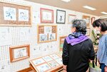 当時連載されていたままの挿絵が並ぶ会場