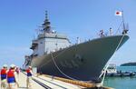 　１９日、カンボジア南西部のリアム海軍基地に寄港する海上自衛隊の掃海母艦「ぶんご」（共同）