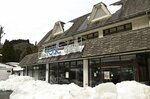 昨年１０月末で閉店したトスク佐治店。地域唯一のスーパー閉店で、衰退の加速が懸念される＝７日、鳥取市佐治町加瀬木