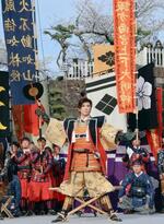 　「信玄公祭り」のハイライト「甲州軍団出陣」で武田信玄役を務める元宝塚歌劇団トップスターの俳優紫吹淳さん＝５日午後、甲府市