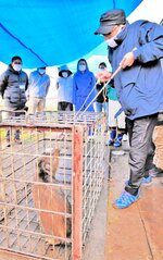 ハンター養成スクールの様子。本年度新たに指導者養成コースを始める＝２０２１年１２月、鳥取市内