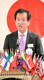新年のあいさつをする倉吉北ＬＣの松井会長