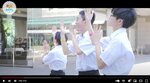 県内の児童生徒らが歌詞を表現した手話ダンスを踊る動画の一場面（鳥取県提供）