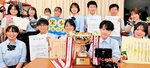 鳥取県勢初の優勝を喜ぶ放送部員ら＝４日、米子市彦名町の米子高専