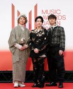 　国際音楽賞「ミュージックアワーズジャパン」のレッドカーペットに登場したＭｒｓ．ＧＲＥＥＮ　ＡＰＰＬＥ＝２２日午後、京都市左京区
