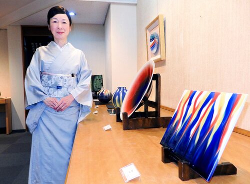 思い入れのある優美な作品群を紹介する徳田さん