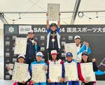  成年女子ワイルドウオーター・カヤックシングル（スプリント）で２年ぶりに優勝を果たした福本かな子（後列中央）＝鹿児島県湧水町轟の瀬特設競技場 