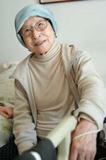　インタビューに答える橋爪文子さん＝１１月、神奈川県鎌倉市