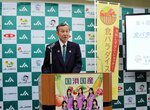 農業情勢などについて説明する栗原会長＝１７日、倉吉市大原のＪＡ研修所