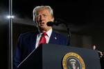 　２５日、米ラスベガスで開かれたイベントで話すトランプ大統領（ＡＰ＝共同）