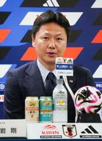 　記者会見で米国遠征のメンバーを発表するＵ―２３日本代表の大岩監督＝３０日、東京都文京区