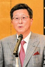 抱負を述べる原田氏