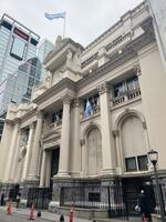 　アルゼンチン大統領選で勝利したミレイ下院議員が廃止を訴える中央銀行＝１７日、ブエノスアイレス（共同）