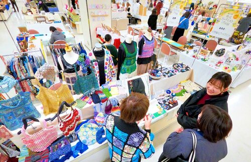 会場に並んだ手作り作品の数々