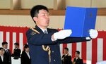 宣誓書を読み上げる入校生＝５日、鳥取市伏野の鳥取県警察学校
