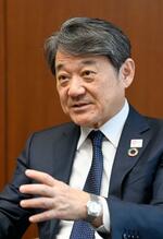 　インタビューに答える日本生命保険の朝日智司社長