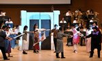 ミュージカルで演奏に合わせて熱演する部員＝７日、鳥取市のとりぎん文化会館