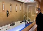 藤原さんの句や友人らの作品が並ぶ会場＝若桜町屋堂羅の若桜郷土文化の里「たくみの館」