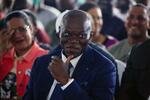 　ガボンの大統領選挙で「勝利」の暫定結果が出たヌゲマ暫定大統領＝１３日、リーブルビル（ロイター＝共同）