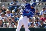 　ホワイトソックスとのオープン戦で安打を放つドジャースの大谷翔平＝２日、グレンデール（ＡＰ＝共同）